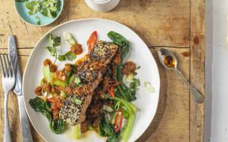 Thai Style Salmon With Sesame Crust 泰式芝麻三文鱼