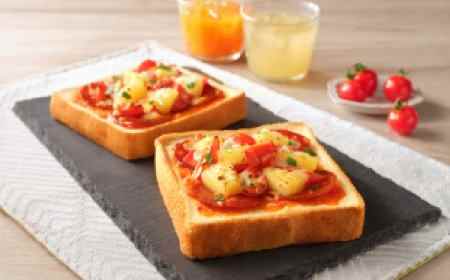 芝士腊肉肠厚多士 Spicy Cheese and Sausage Toast