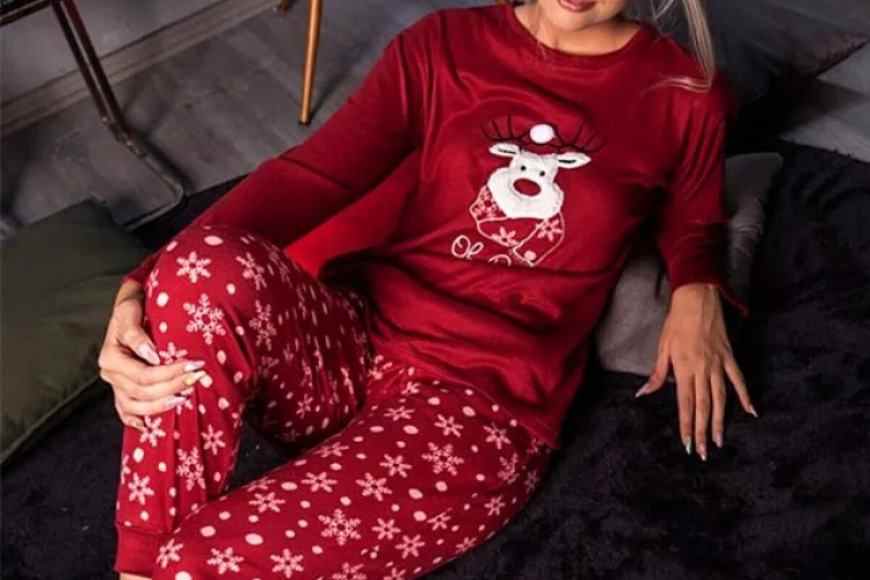 Dieser Pyjama ist ein perfekter Weihnachtspyjama.