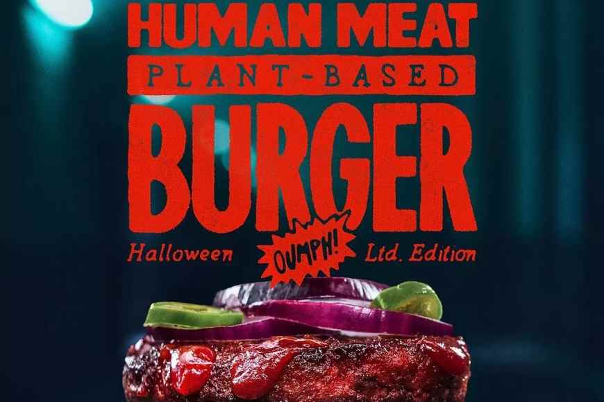 Speziell für Halloween, Oumph! hat einen veganen Burger auf pflanzlicher Basis kreiert, der wie Menschenfleisch schmeckt! Dieser Burger, der nur einmal hergestellt wurde, enthielt eine Botschaft, die die Tatsache in Frage stellte, dass die Nahrungsquellen der Menschen größtenteils auf Tieren basieren ... Speziell für Halloween, Oumph! hat einen veganen Burger auf pflanzlicher Basis kreiert, der wie Menschenfleisch schmeckt! Dieser Burger, der nur einmal hergestellt wurde, enthielt eine Botschaft